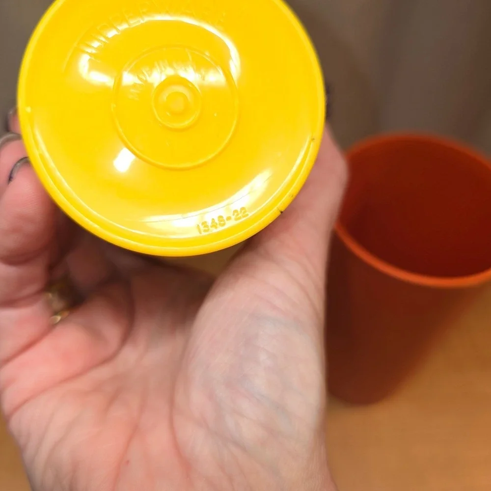 2 Vintage Tupperware Beverage Tumblers Drinking Glasses 1348‎ 16oz Orange Yellow